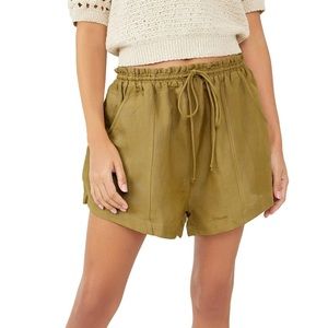NWOT Free People Mirella linen shorts in Green “viper”